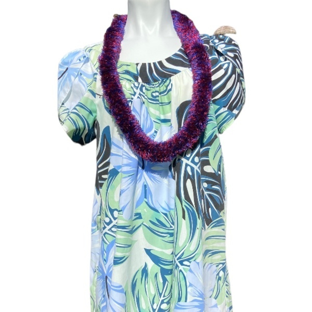 Hand Made Burgundy and Blue Eyelash Yarn Lei 21.5” Drop Class of 2023 Graduation